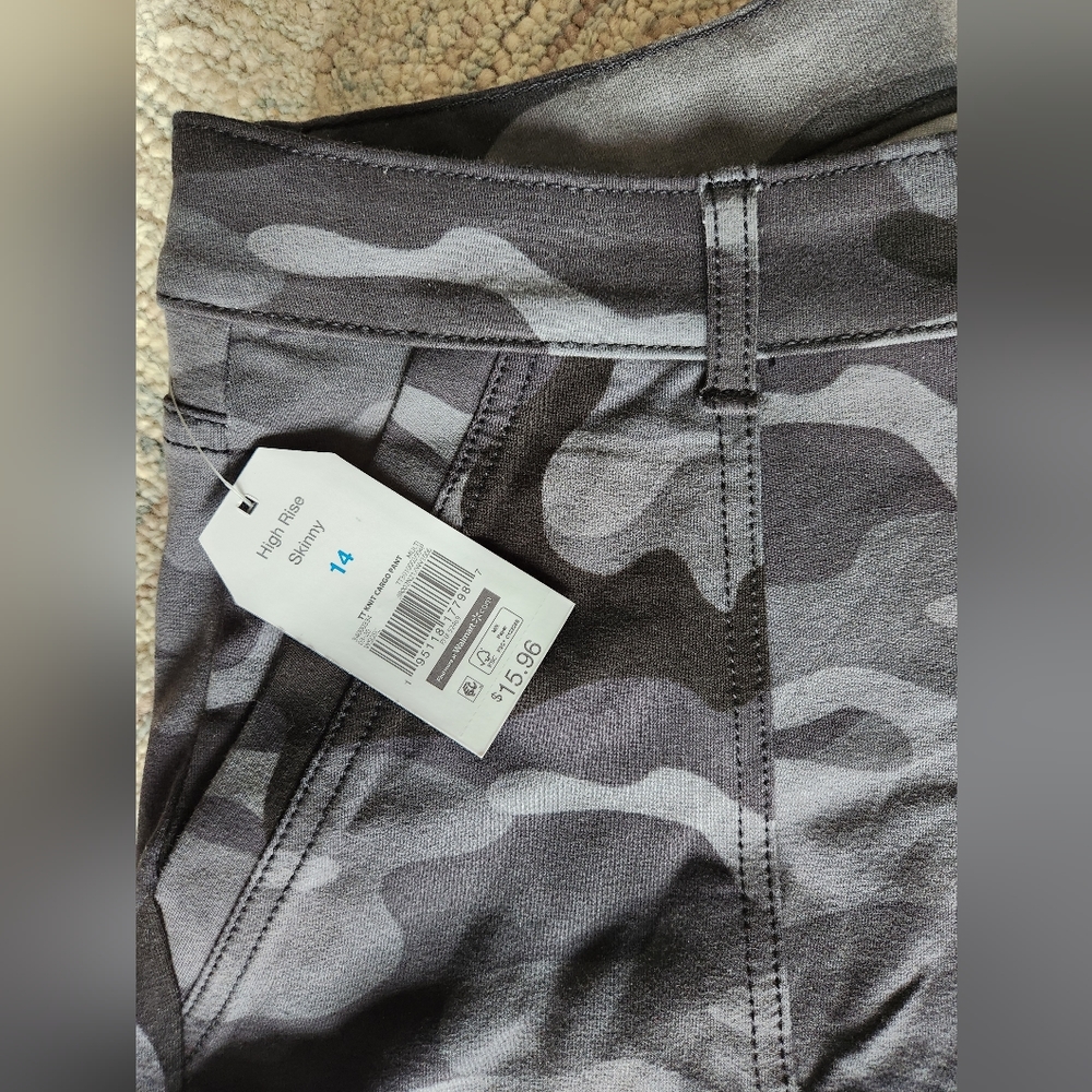 Womans pants - Picture 2 of 2